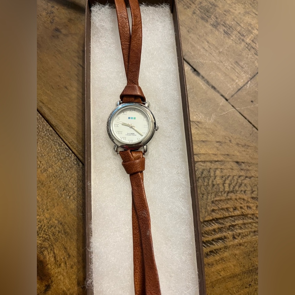 Leather bracelet watch